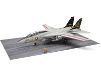 Tamiya 61122 1/48 Grumman F-14A Tomcat (Late Model) Carrier Launch Set.